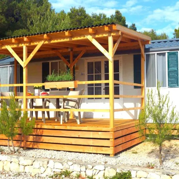 Mobilehome Adams Glamping - Camp Adriatic, hotel v Primoštenu