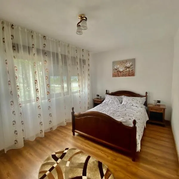 오르쇼바에 위치한 호텔 Apartament Sunshine