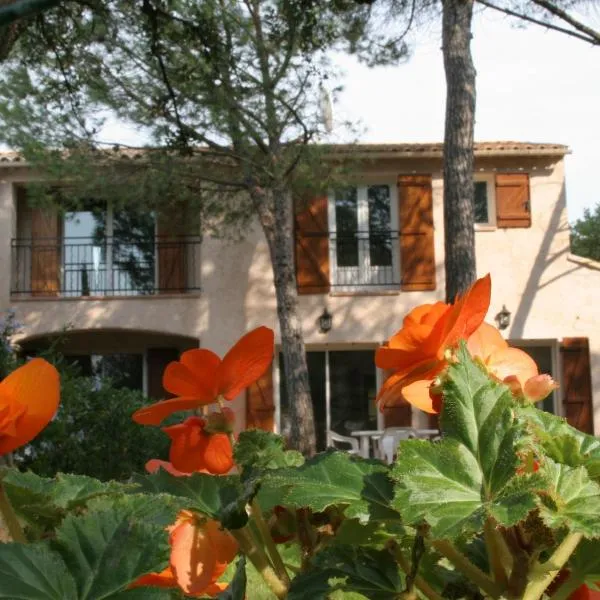 Les Chambres d'Hotes au Bois Fleuri, hôtel à Roquebrune-sur Argens