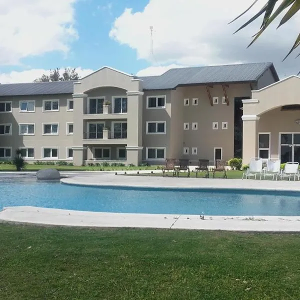 Howard Johnson Resort & Convention Center Ezeiza โรงแรมในเอเซย์ซา
