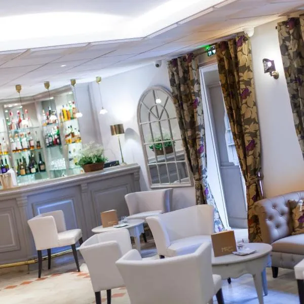 Logis Hostellerie des Clos et restaurant Bistrot des grands crus, hotel v destinaci Chablis