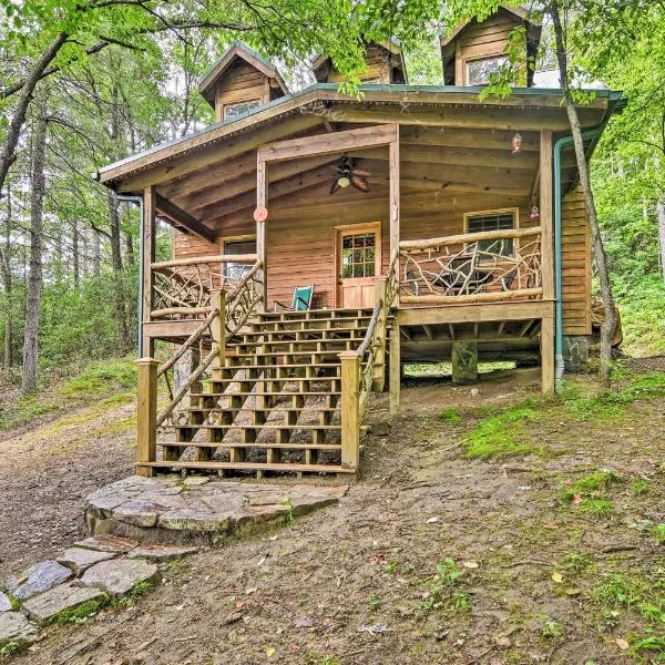 Hot Tub and Furnished Porch Balsam Grove Cabin, hotel in Balsam Grove