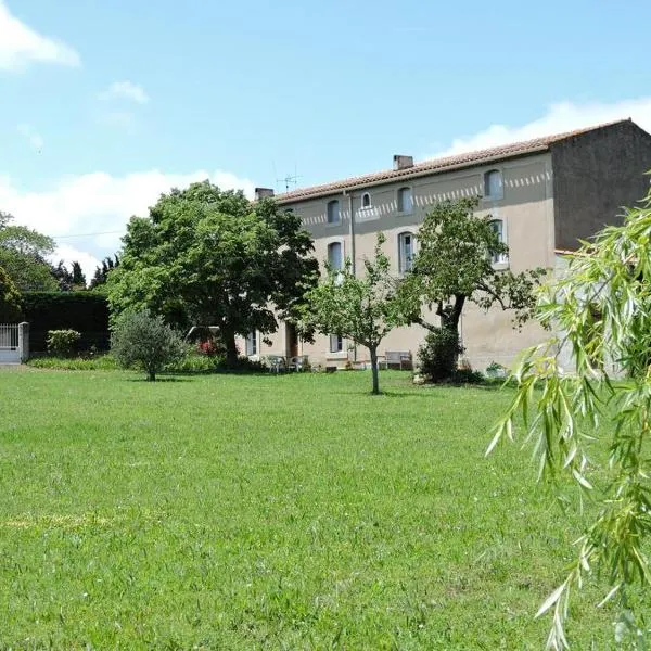 Domaine Saint-Louis, hotell i Arzens