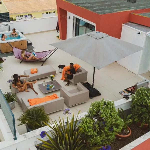 Bica, luxury heated penthouse with jacuzzi and large terrace in Baleal, hotel i Baleal