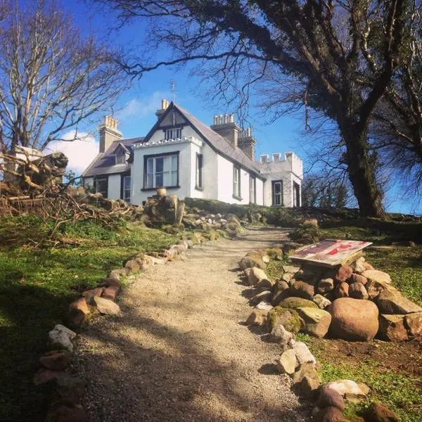 The Valley House Hostel & Bar, hotel in Achill