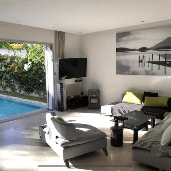 Villa moderne avec piscine, front de mer, hotel en Dar Mouddene