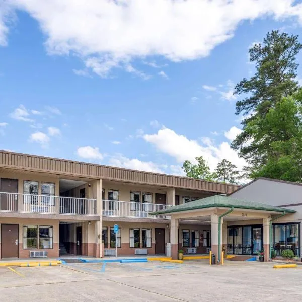 Super 8 by Wyndham Gadsden AL, hotel di Attalla