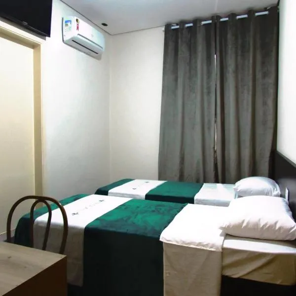 Hotel Minho - Ótima Escolha Próximo à 25 de Março, Brás, Bom Retiro e Metrô - Café da Manhã Incluso - Estacionamento em Frente, hotel in São Paulo