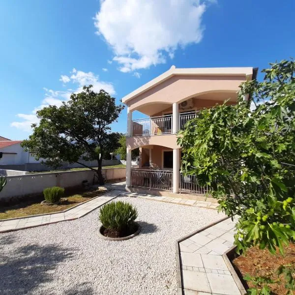 Apartman Pajo, hotel v Seline