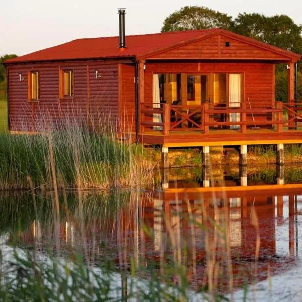 Lakeside Fishing Lodges, hotel in New Bolingbroke