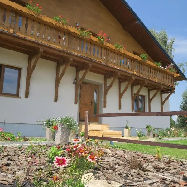 Base Camp Carpathia, hotel in Krempna