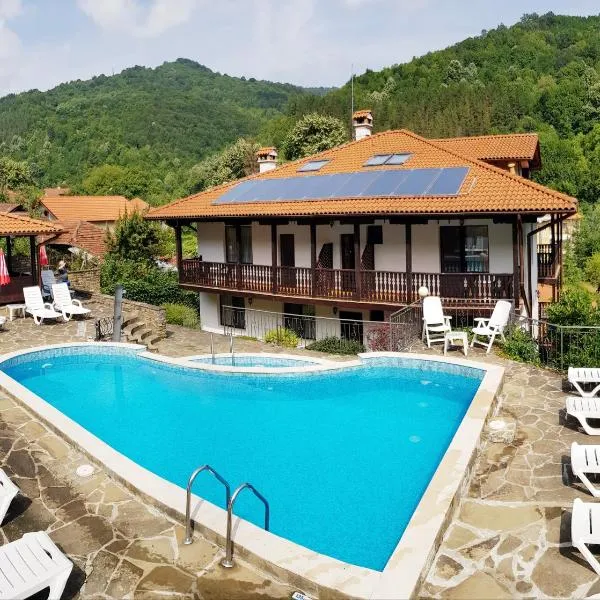 Family Hotel Chiflik Hills, hotel in Chiflik