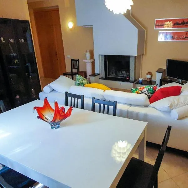A casa di Debby alloggio comodo e accogliente, hotel v destinaci Foligno