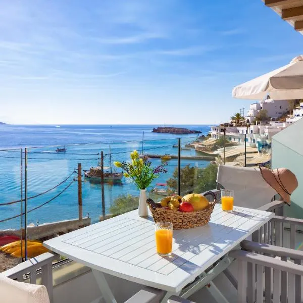 Molos Apartments: Loutro şehrinde bir otel