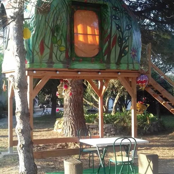 Nuit insolite, hôtel à Vias