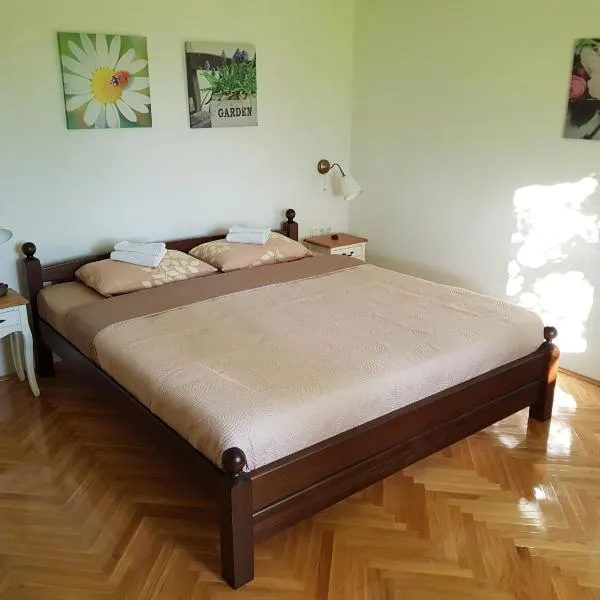 Apartment Alemina 3min away from center, hotel in Cazin