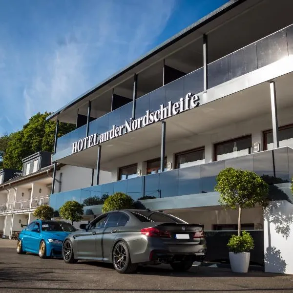 Hotel an der Nordschleife، فندق في آدناو