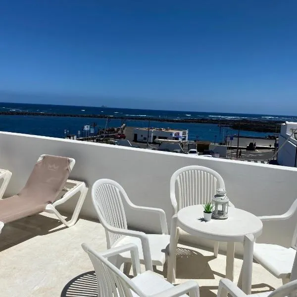 Mirador del muelle house, hotel em Orzola