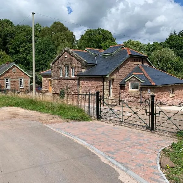 Pumping Station Holidays، فندق في Cinderford