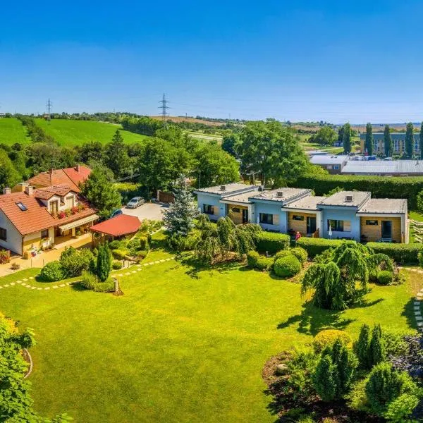 Penzion Jako Doma, hotel u gradu 'Bukovany'