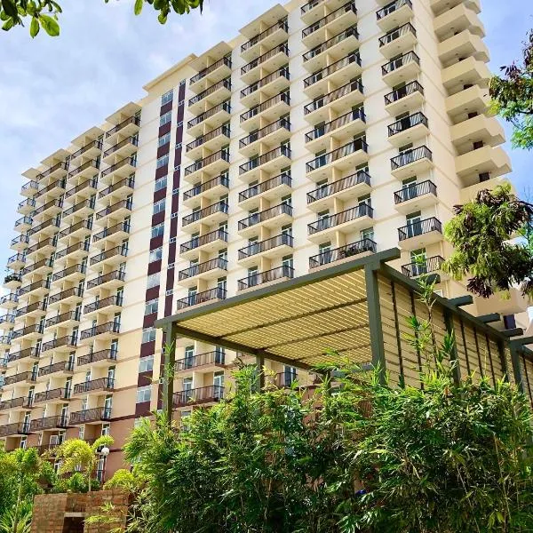 Condo w/ Balcony Near Mactan International Airport, hotel v destinaci Mactan