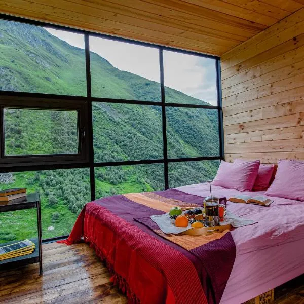 Fifth Season, hotel in Jut'a