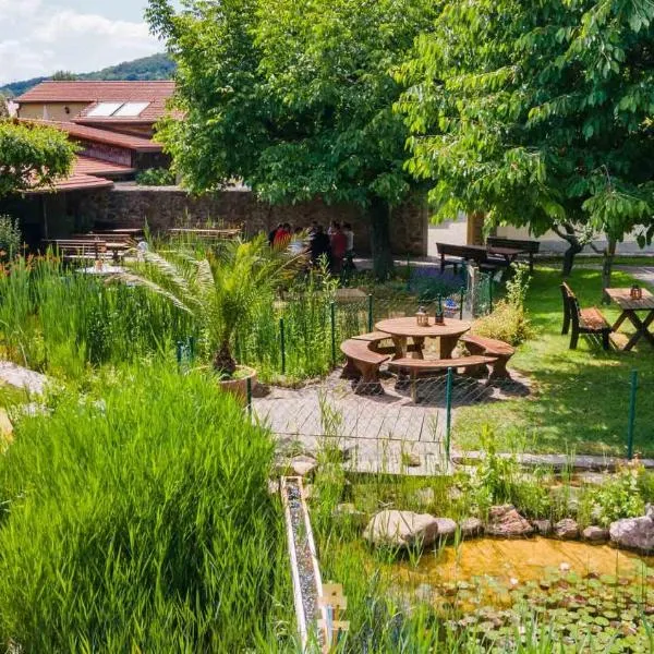 Landhotel Gut Wildberg mit Badeteich, hotel v destinaci Meißen