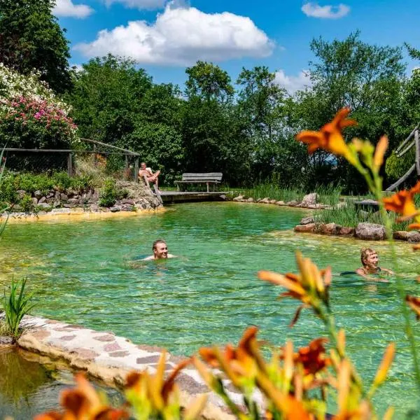 Landhotel Gut Wildberg mit Badeteich und großem Garten, khách sạn ở Meißen