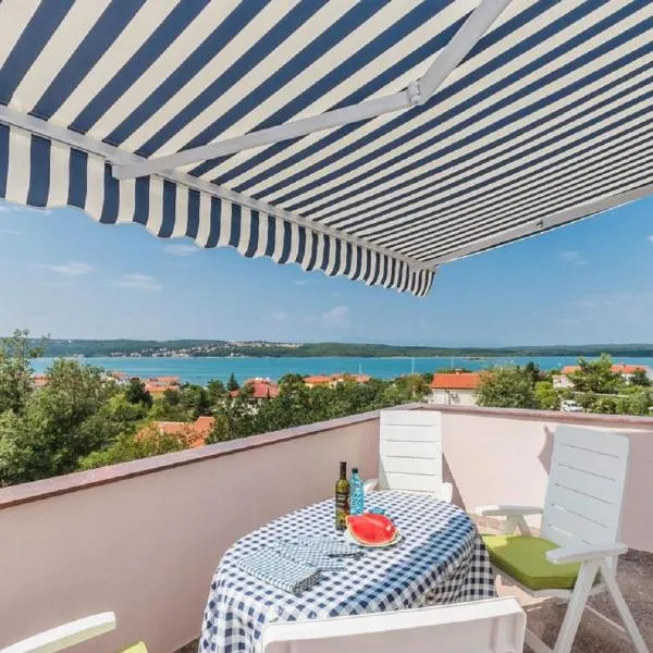 Apartment F-3 Klimno, hotel v destinaci Klimno
