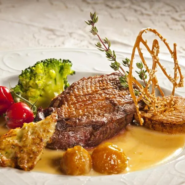 Château des Monthairons Hôtel Restaurant GastroMaison Spa privatif, hotel v destinaci Les Monthairons