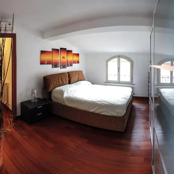 STUPENDA MANSARDA CENTRALISSIMA, finiture di lusso: Carrara'da bir otel