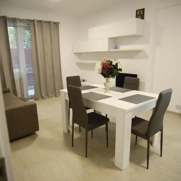 Lar Apartment, hotelli kohteessa Garoafa