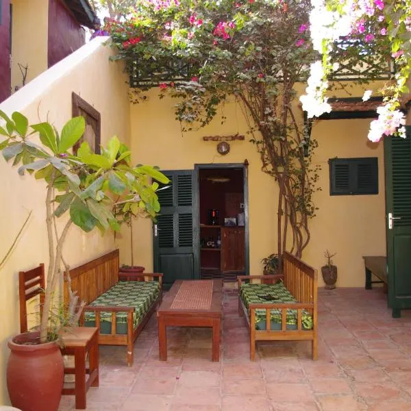 Maison Augustin LY, hôtel à Gorée