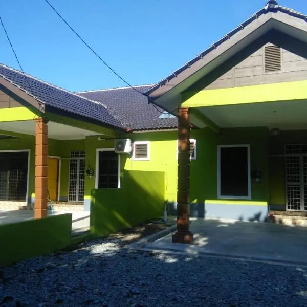 Homestay D ARYNIE, hotel in Bukit Payong