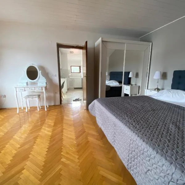 Apartements and rooms next to the Sea - Belveder Rab Sea and Sunset wiew, hotelli kohteessa Rab