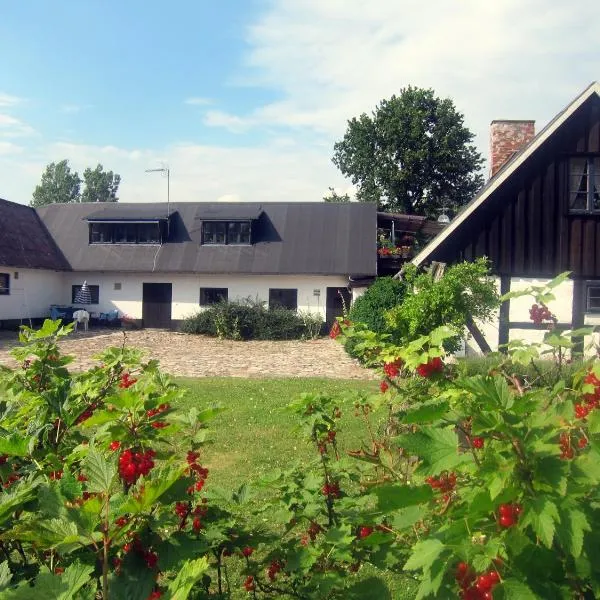 Brösarp Källagården Stora Gårdslägenheten, hotel v destinaci Brösarp