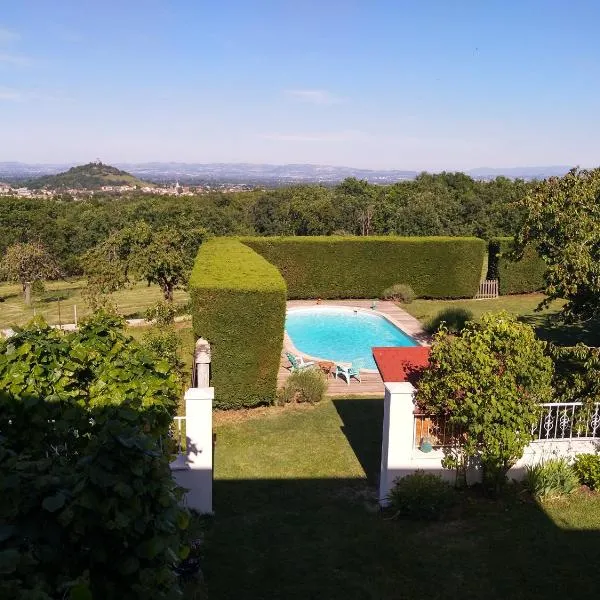 Les Bessonnes, hotel in Saint-Marcellin-en-Forez