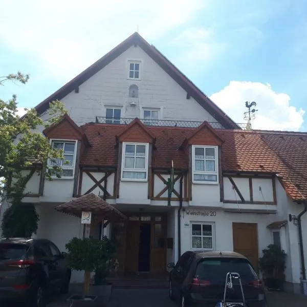 Hotel Pension Am Engelsberg: Sommerach şehrinde bir otel