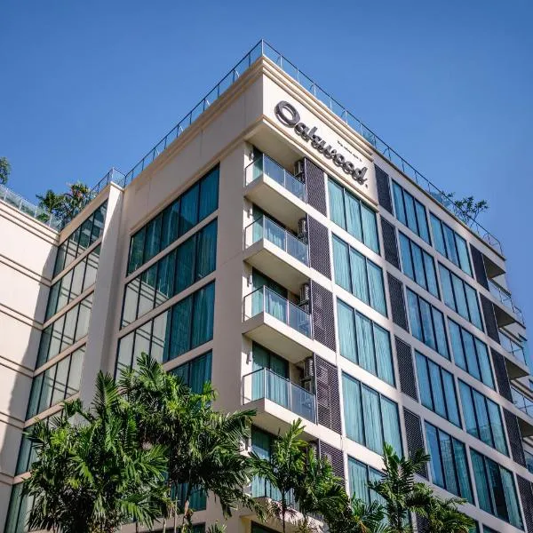 Oakwood Residence Sukhumvit 24 Bangkok, hótel í Bangkok
