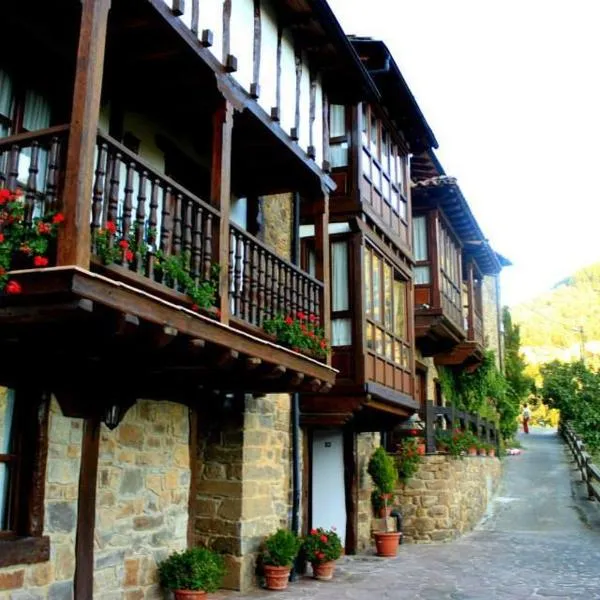 APARTAMENTOS LA COTERA - BARRIO DE ARRIBA segunda entrada 2, готель у місті Cambarco