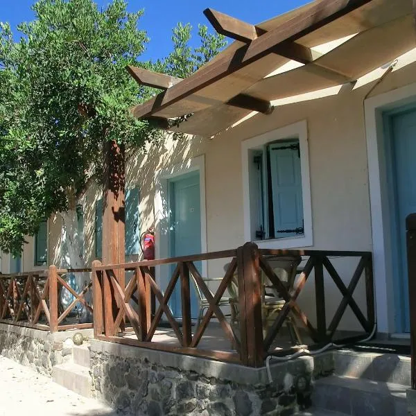Santorini Camping/Rooms, hotel a Firà