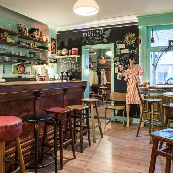 Vakantiewoning in Mol centrum met eigen bar "CasaCuriosa", hotel v destinaci Mol