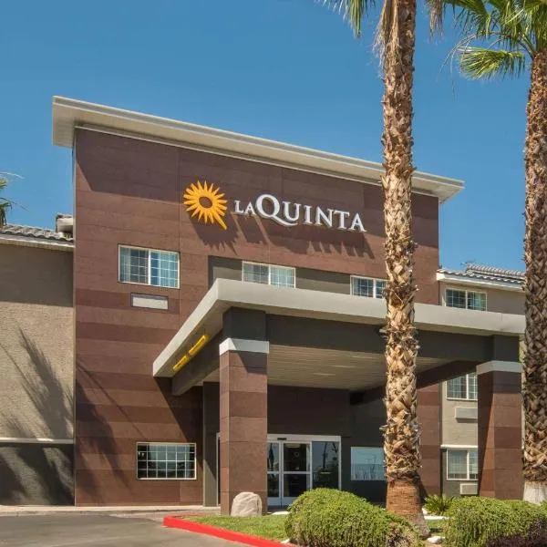 La Quinta Inn & Suites by Wyndham Las Vegas Nellis: Garnet şehrinde bir otel