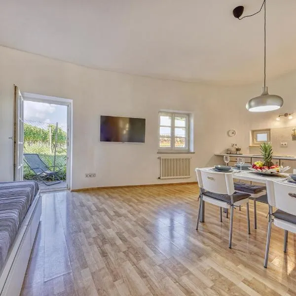 HOMESTWENTY3 - Home four, Hotel in Kaltern