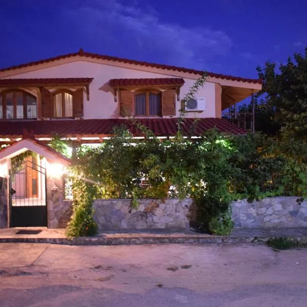 Family Villa Kalypso, hotel in Oreoí