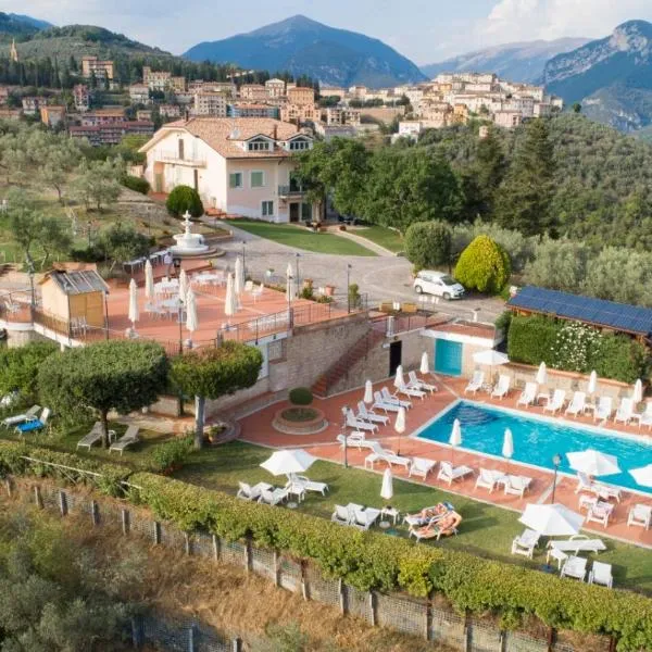 Hotel Villa De Santis, hotel v destinaci Montefranco