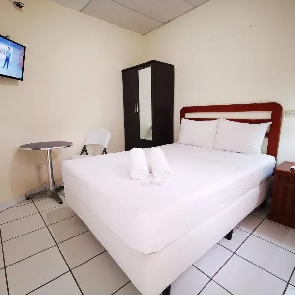 Hotel Armonía Hostal, hótel í San Salvador