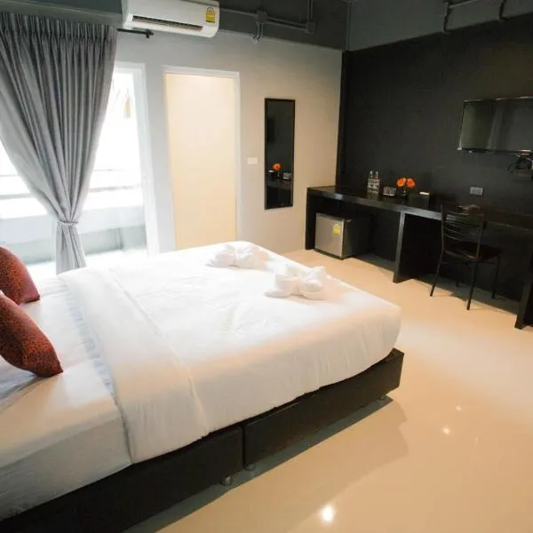 B-Black Hotel Chonburi, hotell sihtkohas Ang Sila