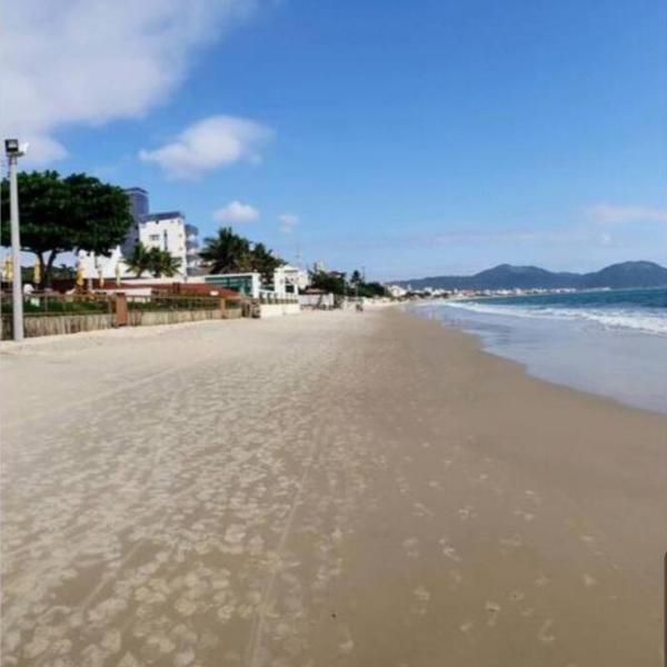 Casa AMARELA - A 70 Metros da Areia da Praia dos Ingleses - 6 Pessoas - Foto 5