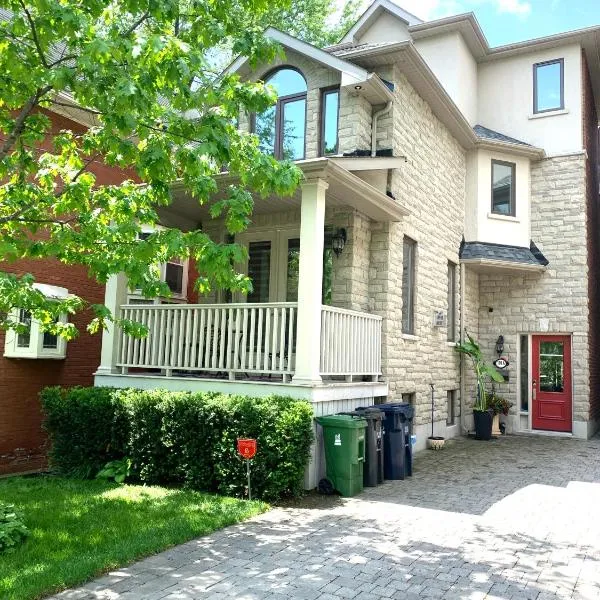 Luxury Home - Upper Toronto Beaches、トロントのホテル